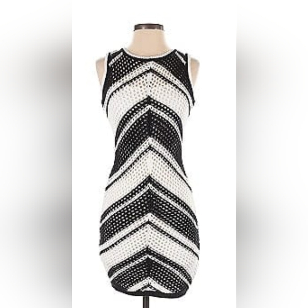 WILLOW & WIND Elegant Black and White Chevron Dress SZ M.